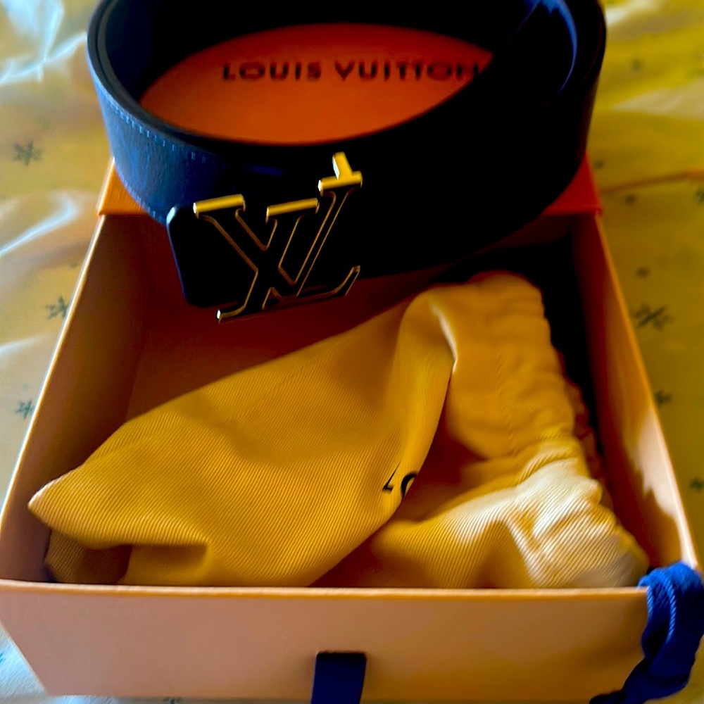 Louis Vuitton reversible men’s belt